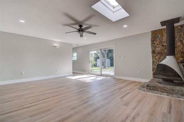 140 89TH AVENUE NE, St Petersburg, FL 33702