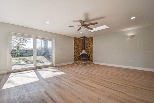 140 89TH AVENUE NE, St Petersburg, FL 33702