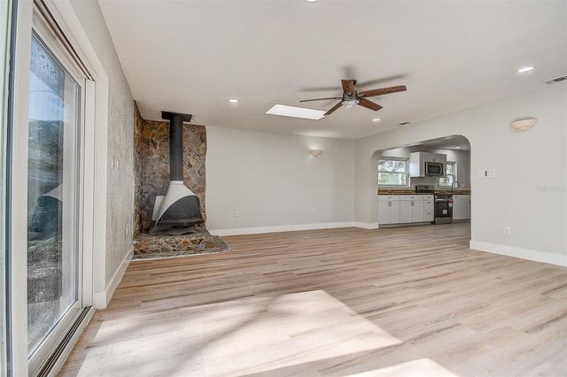 140 89TH AVENUE NE, St Petersburg, FL 33702