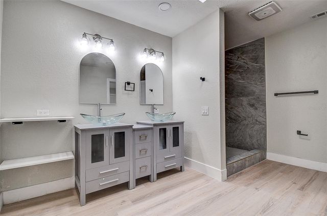 140 89TH AVENUE NE, St Petersburg, FL 33702