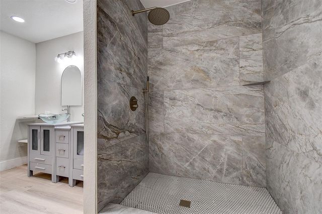 140 89TH AVENUE NE, St Petersburg, FL 33702