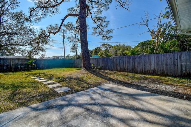 140 89TH AVENUE NE, St Petersburg, FL 33702