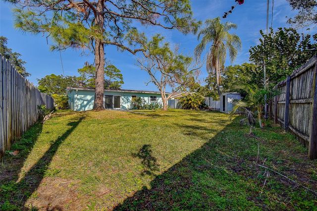 140 89TH AVENUE NE, St Petersburg, FL 33702