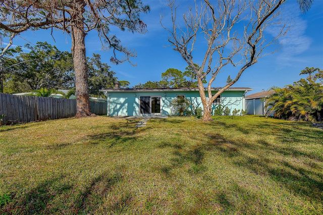 140 89TH AVENUE NE, St Petersburg, FL 33702