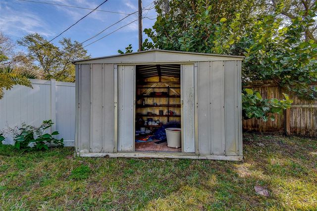 140 89TH AVENUE NE, St Petersburg, FL 33702