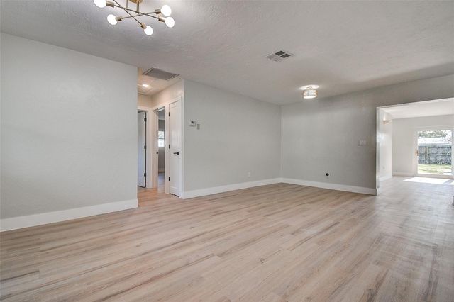 140 89TH AVENUE NE, St Petersburg, FL 33702