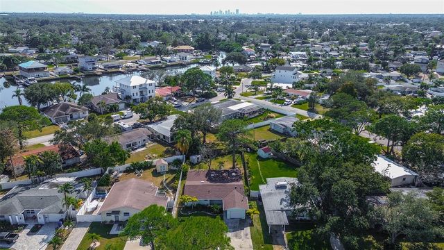 140 89TH AVENUE NE, St Petersburg, FL 33702