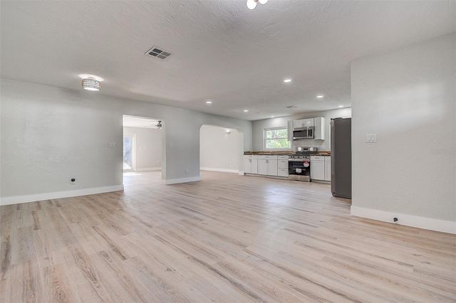 140 89TH AVENUE NE, St Petersburg, FL 33702