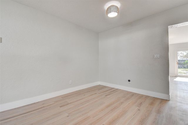 140 89TH AVENUE NE, St Petersburg, FL 33702