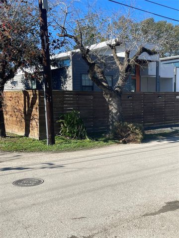 3015 Delia Street, Houston, TX 77026