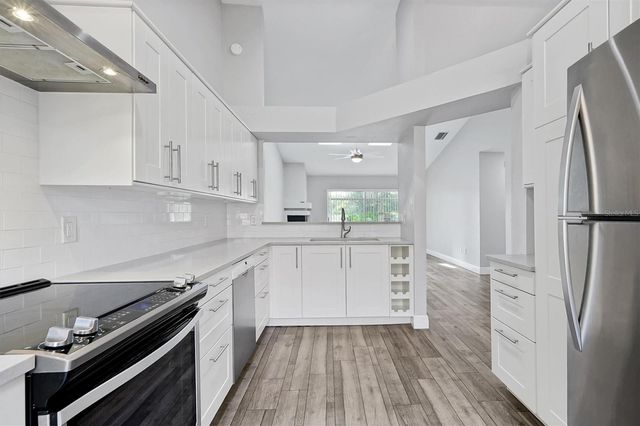 1224 LAKE BLUE CIRCLE, Apopka, FL 32703