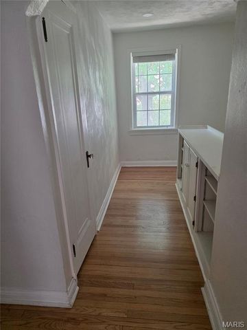 7264 Northmoor Drive, University City, MO 63105