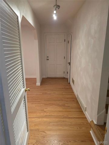 7264 Northmoor Drive, University City, MO 63105