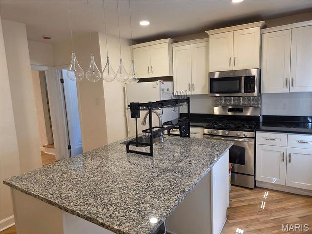 7264 Northmoor Drive, University City, MO 63105