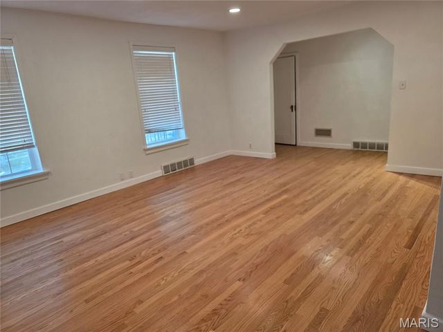 7264 Northmoor Drive, University City, MO 63105