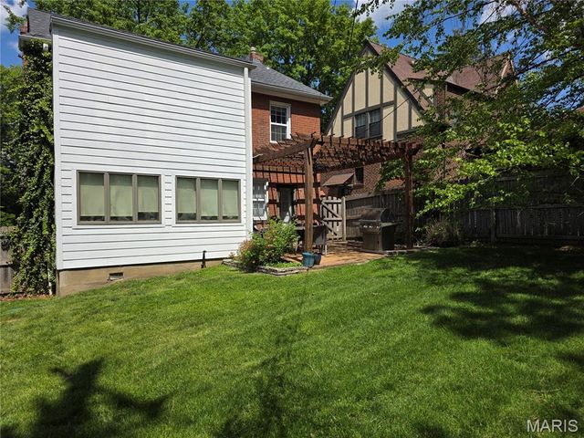 7264 Northmoor Drive, University City, MO 63105