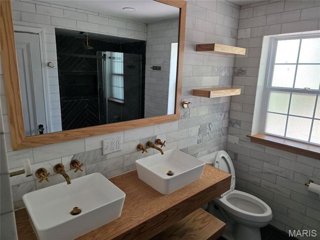 7264 Northmoor Drive, University City, MO 63105