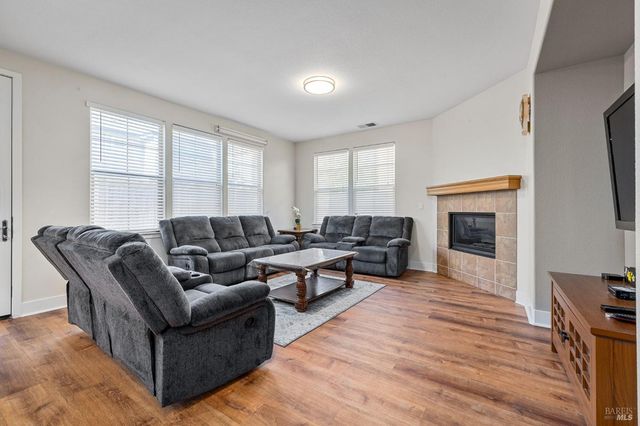 1461-1463 Trombetta St, Santa Rosa, CA 95407