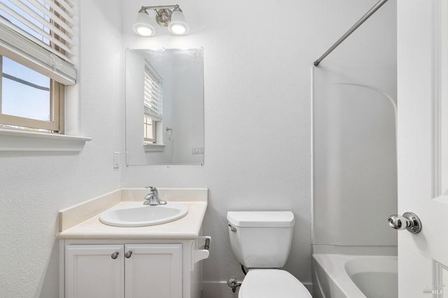 1461-1463 Trombetta St, Santa Rosa, CA 95407