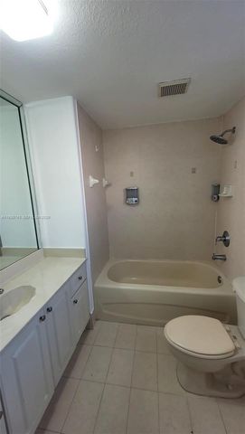 7241 NW 174th Ter 103, Hialeah, FL 33015