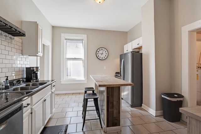 2096 LINDEN AVE, Memphis, TN 38104