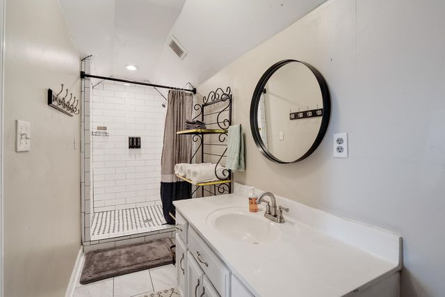 2096 LINDEN AVE, Memphis, TN 38104