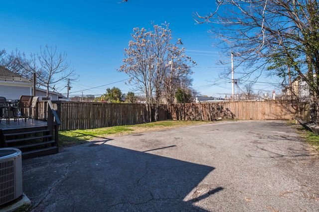 2096 LINDEN AVE, Memphis, TN 38104