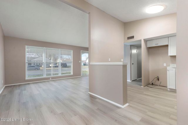 13413 Kinross Blvd, Louisville, KY 40272