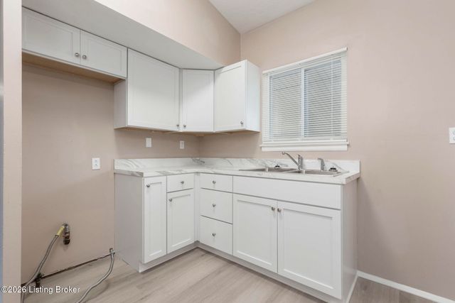 13413 Kinross Blvd, Louisville, KY 40272