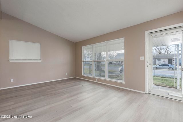 13413 Kinross Blvd, Louisville, KY 40272