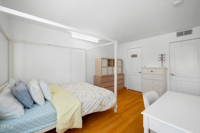 4520 Pennsylvania Avenue 118, La Crescenta, CA 91214