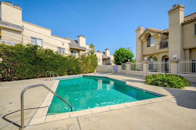 4520 Pennsylvania Avenue 118, La Crescenta, CA 91214