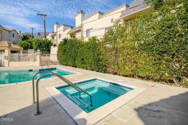 4520 Pennsylvania Avenue 118, La Crescenta, CA 91214