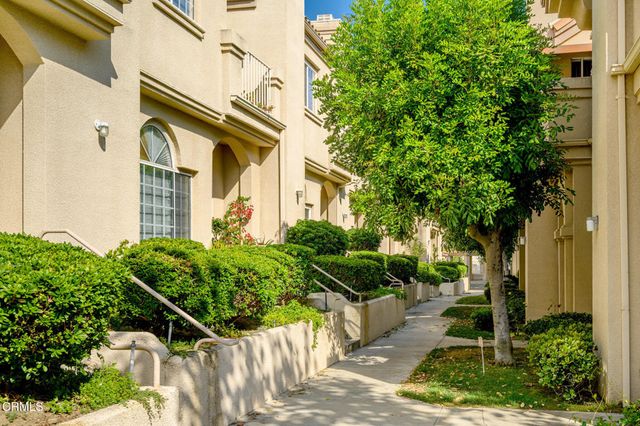 4520 Pennsylvania Avenue 118, La Crescenta, CA 91214