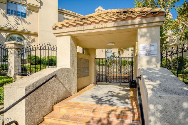 4520 Pennsylvania Avenue 118, La Crescenta, CA 91214