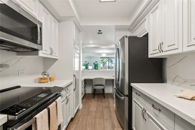 2940 Neilson Way 302, Santa Monica, CA 90405
