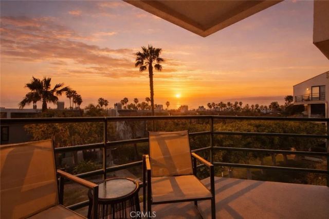 2940 Neilson Way 302, Santa Monica, CA 90405