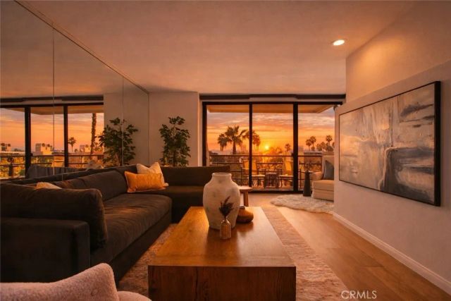 2940 Neilson Way 302, Santa Monica, CA 90405