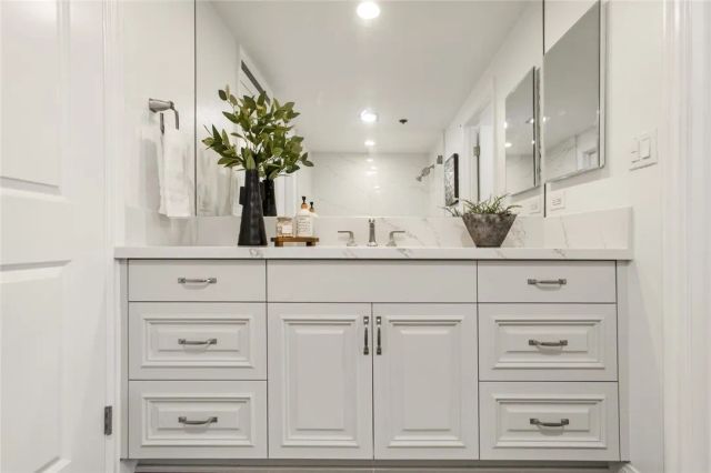 2940 Neilson Way 302, Santa Monica, CA 90405