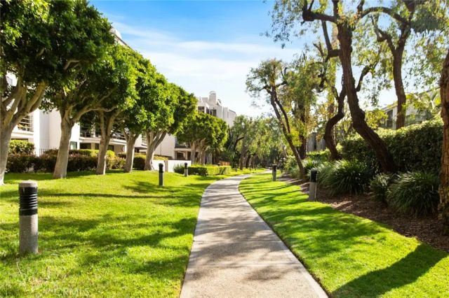 2940 Neilson Way 302, Santa Monica, CA 90405