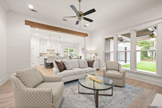 7210 Riverbank Dr, Denham Springs, LA 70706