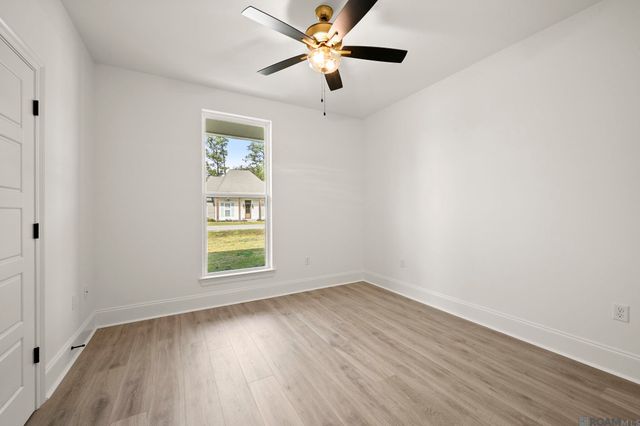 7210 Riverbank Dr, Denham Springs, LA 70706