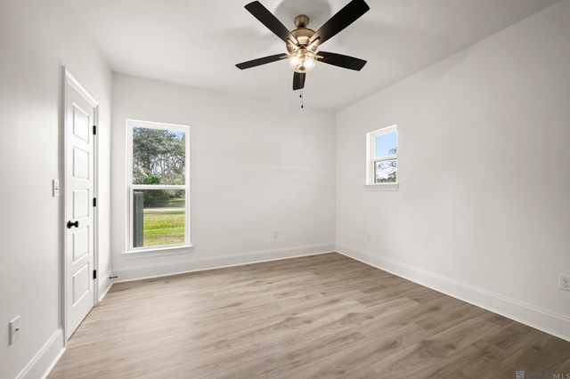 7210 Riverbank Dr, Denham Springs, LA 70706