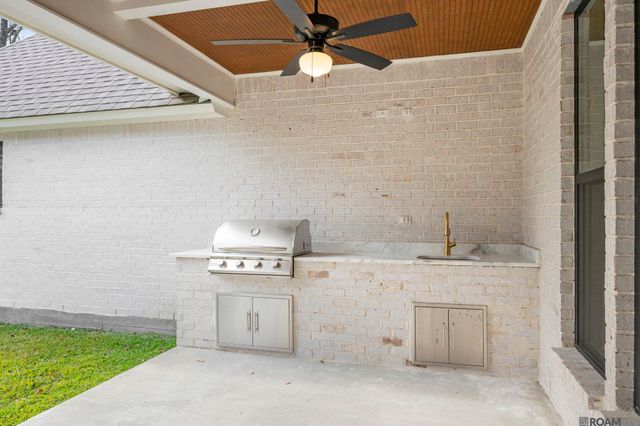 7210 Riverbank Dr, Denham Springs, LA 70706