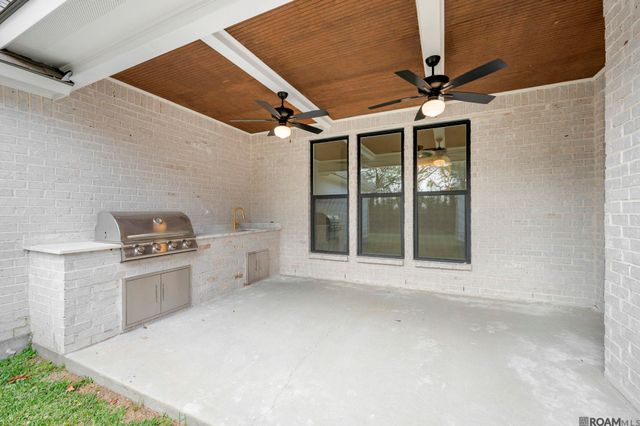 7210 Riverbank Dr, Denham Springs, LA 70706
