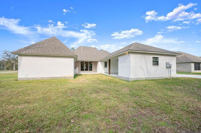 7210 Riverbank Dr, Denham Springs, LA 70706