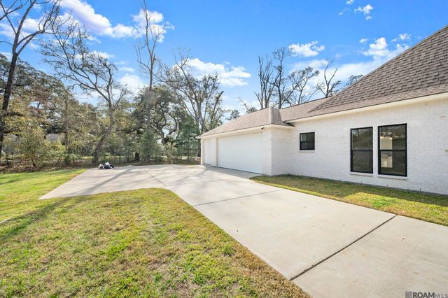 7210 Riverbank Dr, Denham Springs, LA 70706