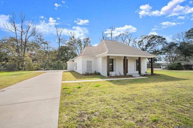 7210 Riverbank Dr, Denham Springs, LA 70706