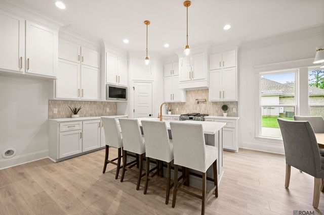 7210 Riverbank Dr, Denham Springs, LA 70706