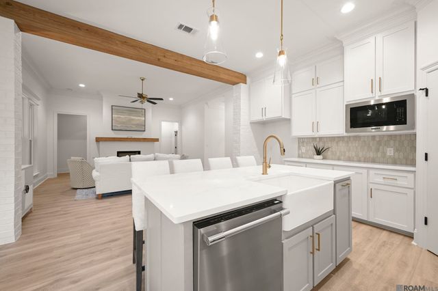 7210 Riverbank Dr, Denham Springs, LA 70706